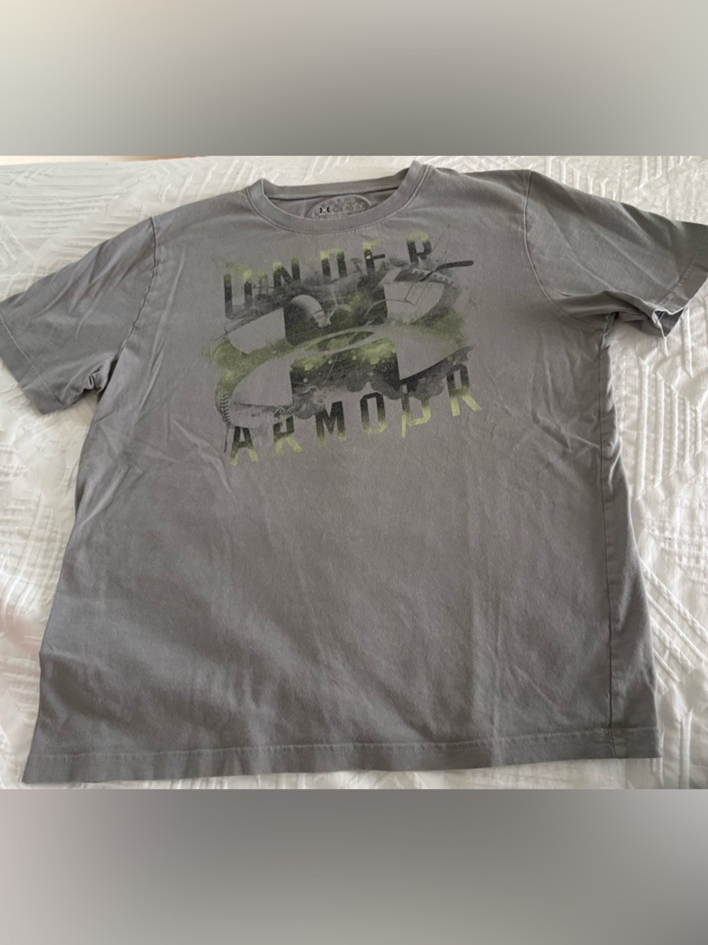 Under Armour Youth Large grey and black and logo T shirt. Soft cotton. 12-14